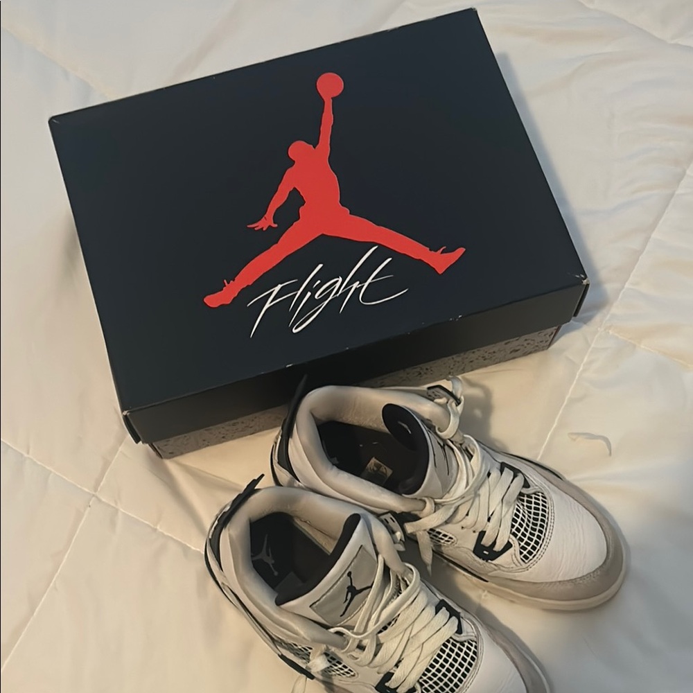 Air Jordan 4 Retro White and Gray Sneakers - Picture 7 of 7